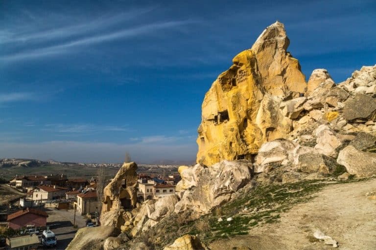 1-Day Cappadocia Tour from Istanbul with Overnight Cave Hotel (Flights Included)
